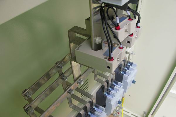 陈巴尔虎配电柜-应急照明配电柜使用对工作人员的具